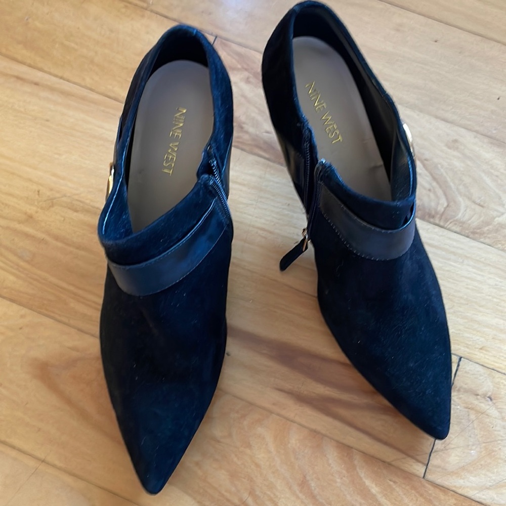Black Nine West booties